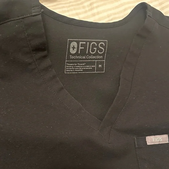 2 PIECE SET Figs Black Short Sleeve V-Neck Tee and Jogger - Picture 2 of 8